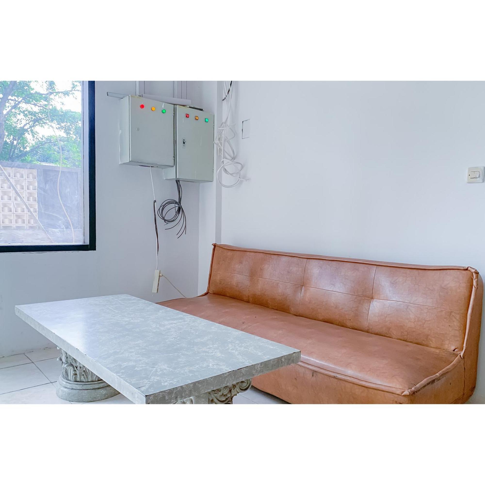 Hotel Reddoorz At D San Buah Batu